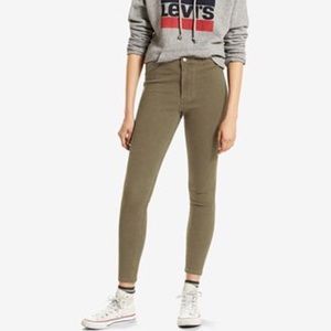 NWT Levi's Runaround jeans Olive Sz Small